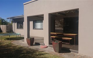 4 Bedroom House in Keidebees