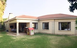 3 Bedroom Cluster in Silver Lakes Golf Estate