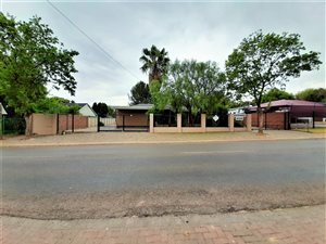 30 m² Commercial space in Waterkloof Ridge