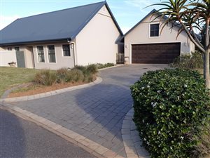 4 Bed House in Sheffield Beach