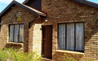 4 Bedroom House in Lindo Park