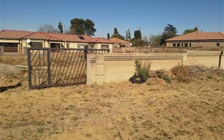 896 m² Land available in Sharon Park