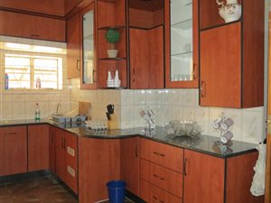 4 Bed House in Lindo Park