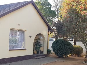 3 Bed House in Helikon Park