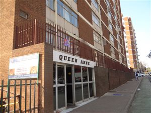 1 Bed Apartment in Joubert Park