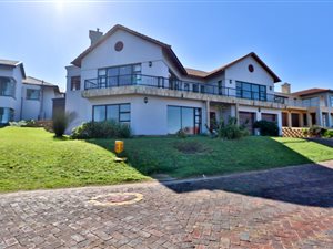 3 Bed House in Mossel Bay Golf Estate