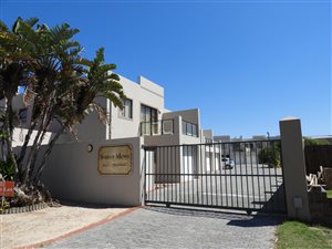 3 Bedroom Townhouse in Melkbosstrand