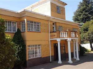 7 Bed House in Houghton Estate