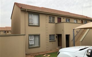 2 Bedroom Flat in Hazeldean (Silverlakes Surroundings)