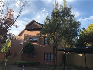 2 Bed House in Pineslopes