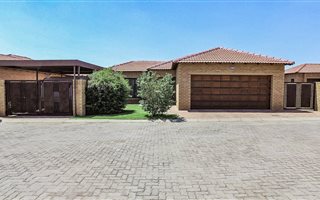 3 Bedroom Cluster in Newmarket Park