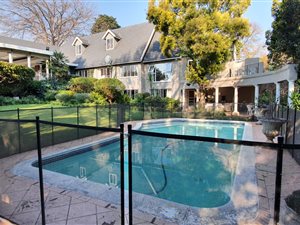 6 Bed House in Hurlingham Gardens