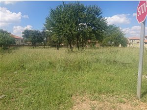 747 m² Land available in Theresa Park