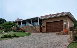 4 Bedroom House in Fraaiuitsig