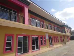 3 Bedroom Apartment in Newlands West