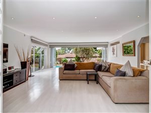5 Bed House in Douglasdale