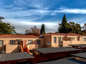 2 Bed Apartment in Weltevreden Park