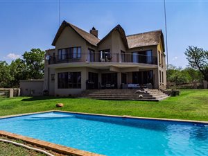 4 Bed House in Leeuwfontein