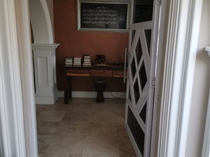 5 Bed House in Malibu Village