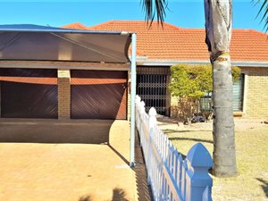 4 Bed House in Kleinbosch
