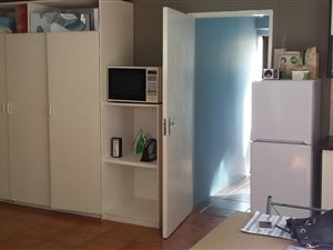 1 Bed Garden Cottage in Emmarentia