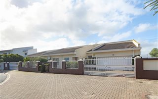 5 Bedroom House in Sunset Beach