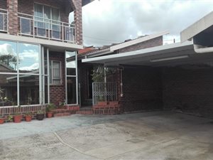 7 Bed House in Havenside