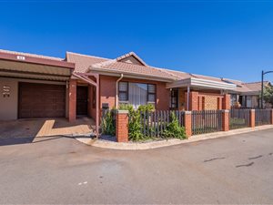 2 Bed Townhouse in Featherbrooke Estate