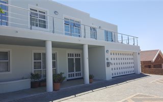 7 Bedroom House in Gansbaai and surrounds