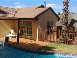 3 Bed House in Edelweiss