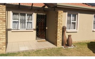 3 Bedroom Townhouse in Helderwyk