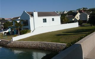 610 m² Land available in Royal Alfred Marina