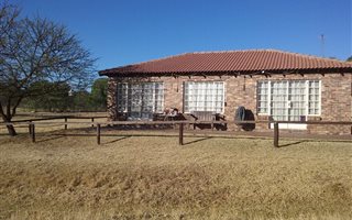 2 Bedroom Garden Cottage in Glen Austin