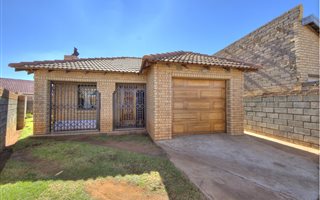 3 Bedroom House in Dobsonville