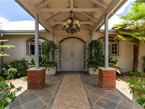 6 Bed House in Bryanston West