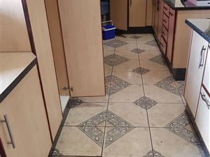 4 Bed House in Heuweloord