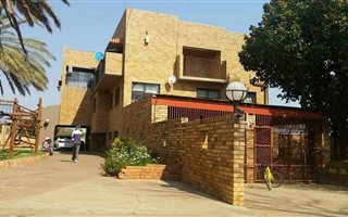 6 Bedroom House in Warrenton