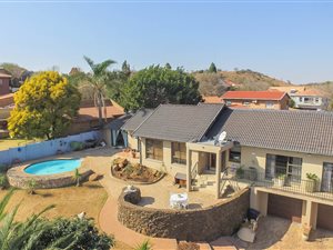 4 Bed House in Glenvista