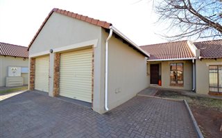 2 Bedroom Townhouse in Heuwelsig Estate
