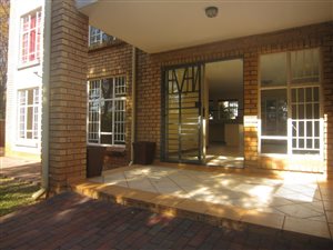 2 Bed Townhouse in Die Hoewes