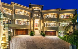 10 Bedroom House in Robin Hills