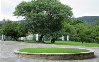 405 m² Land available in Bedford