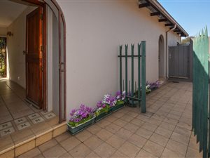 1 Bed Apartment in Floracliffe