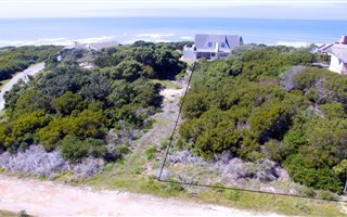 737 m² Land available in Paradise Beach