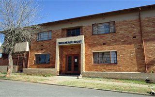 2 Bedroom Apartment in Luipaardsvlei