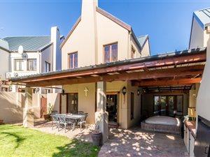 3 Bed House in Devonvale Golf & Wine Estate