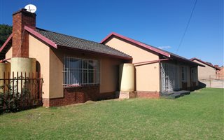 3 Bedroom House in East Geduld