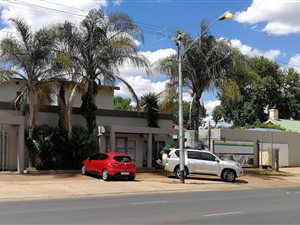 1825 m² Commercial space in Hatfield
