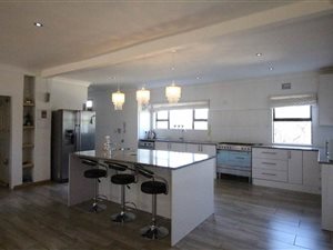 8 Bed House in Mulbarton