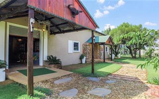 700 m² Commercial space in Melodie